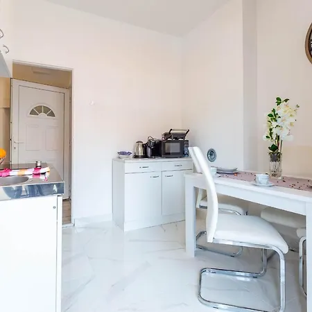 Viktorija 1br Apartment *